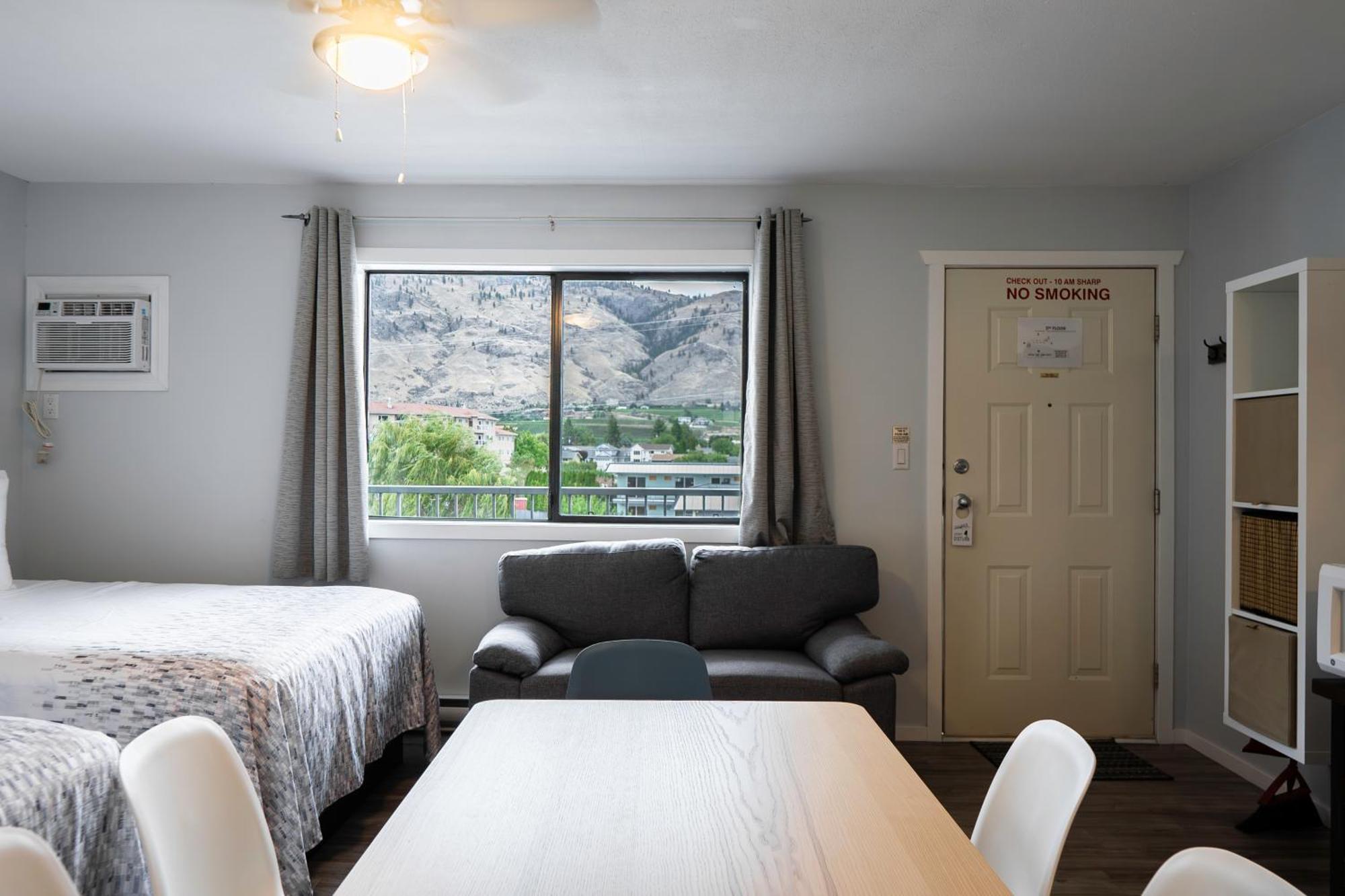 Poplars Motel On The Lake Osoyoos Esterno foto