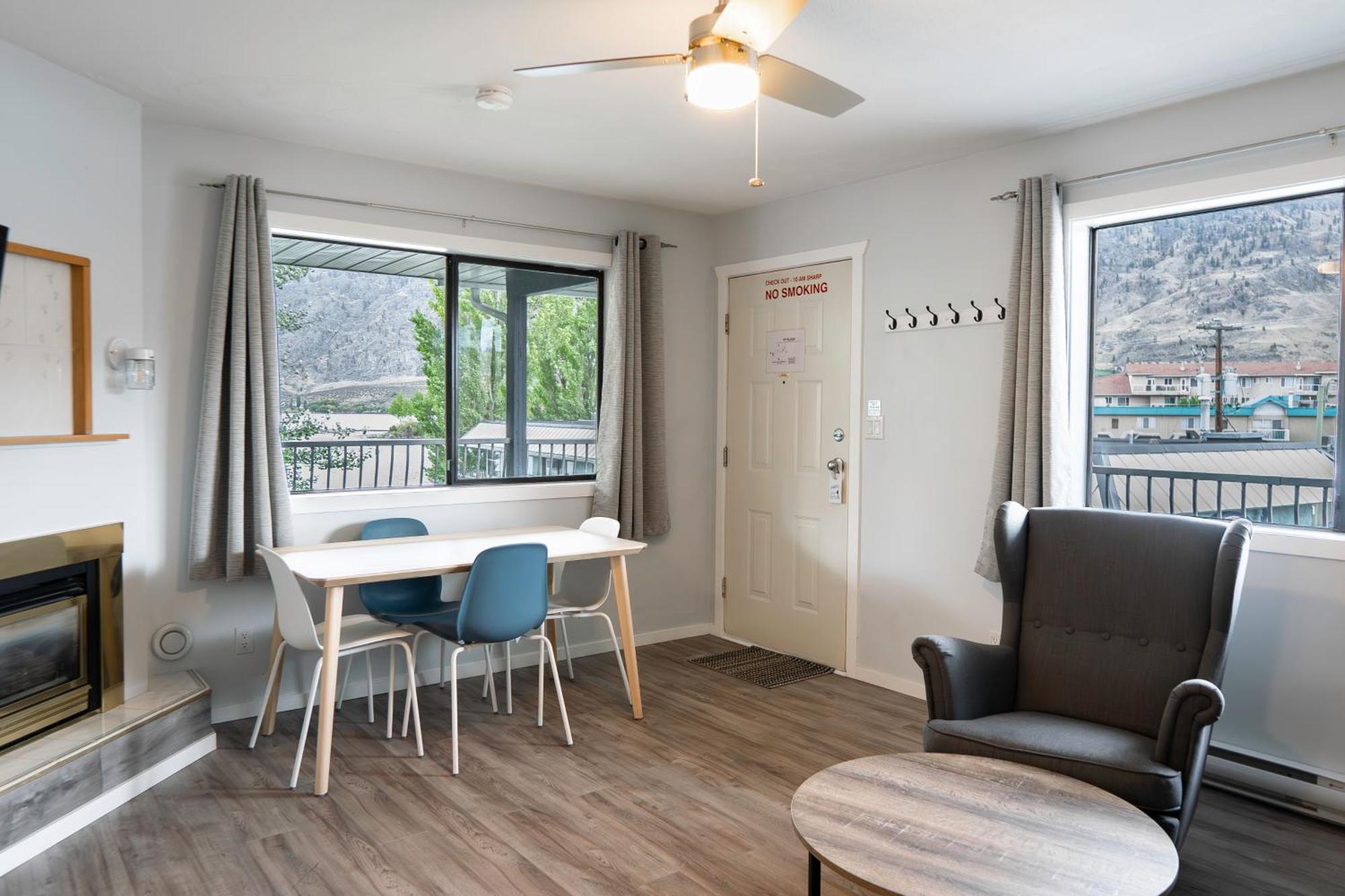 Poplars Motel On The Lake Osoyoos Esterno foto